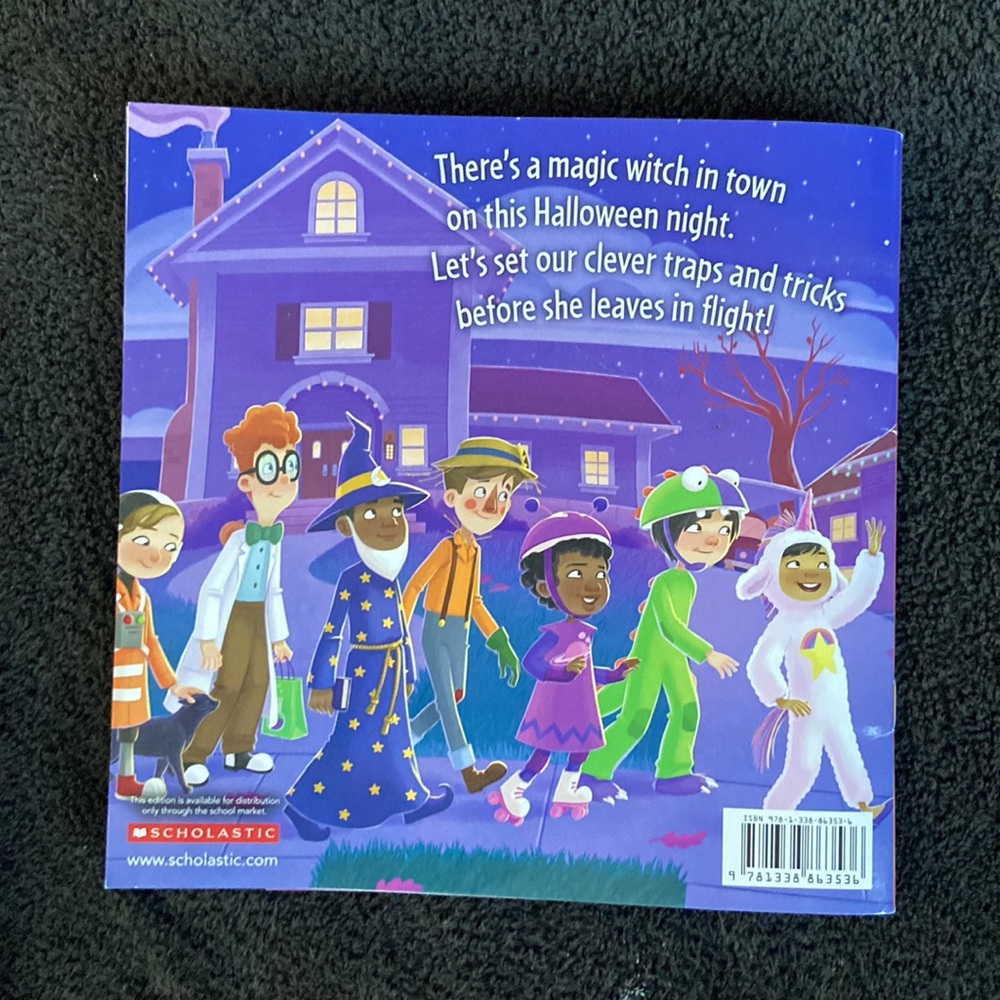 SCHOLASTIC Book Bundle - Picture 11 of 13